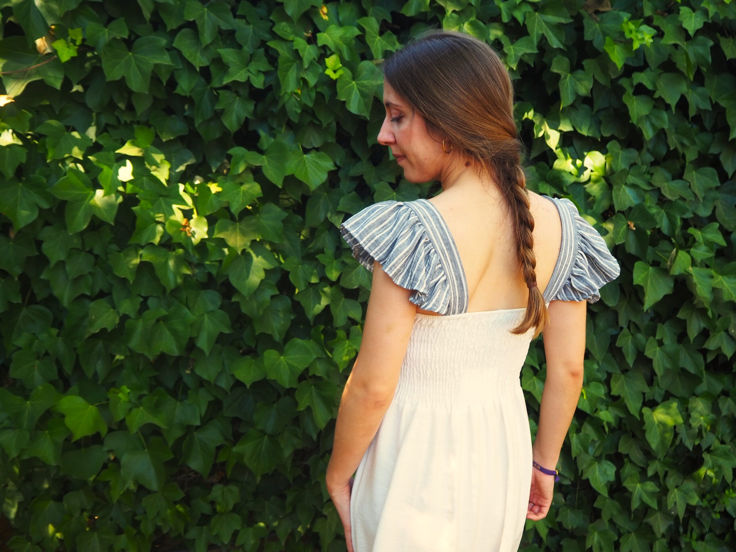 Vestido midi blanco de tirantes con volantito y entallado mujer - Imagen 4