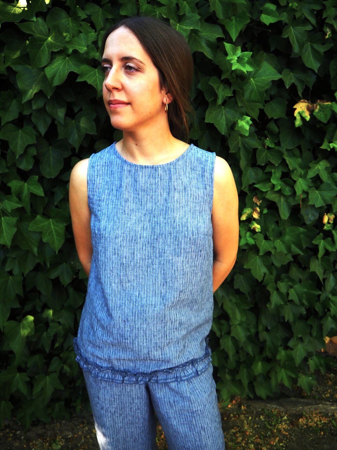 Blusa sin mangas total look raya diplomática azul
