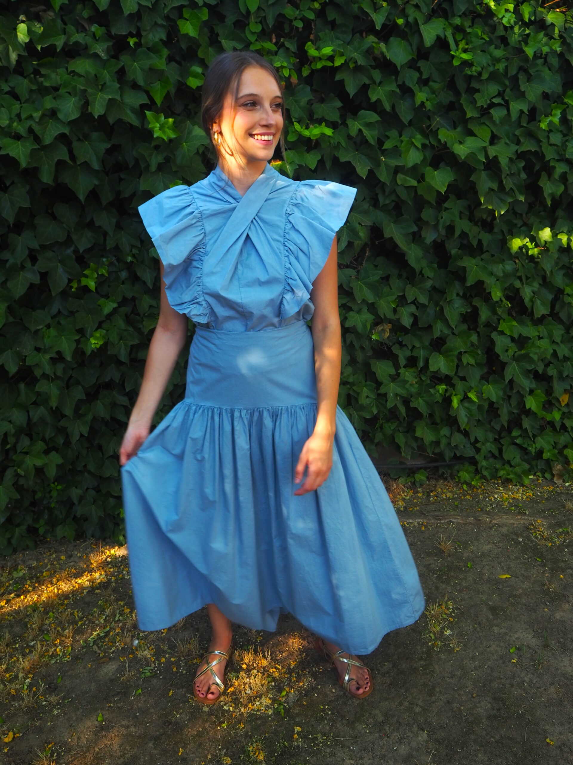 Falda midi asimétrica corte a la cadera y falda vuelo azul - Imagen 2