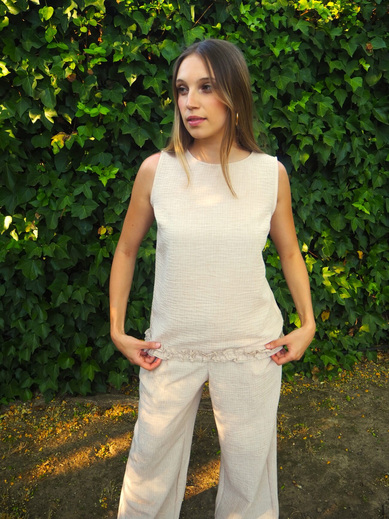 Blusa sin mangas total look raya diplomática beige
