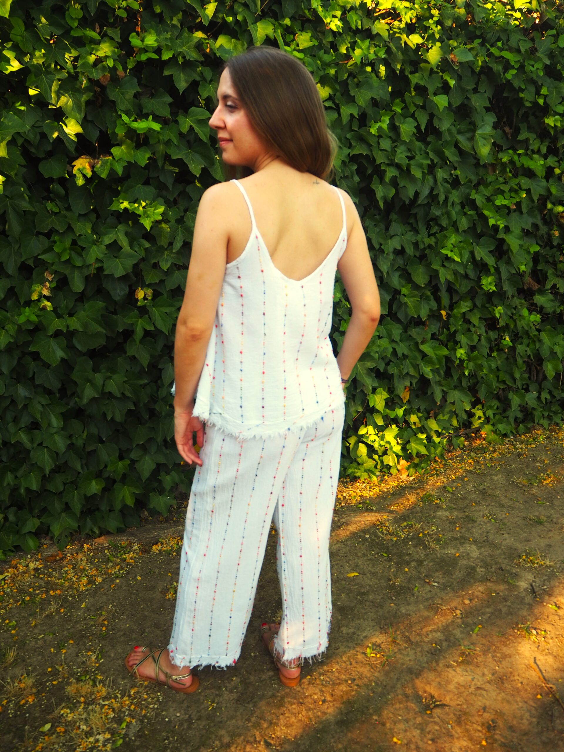 Pantalón de algodón con detalle multicolor y bajo deshilado blanco - Imagen 2