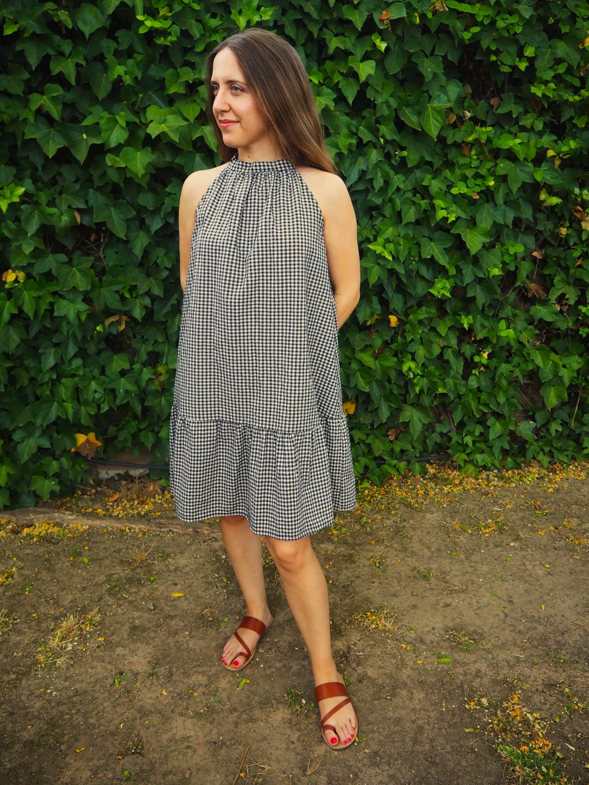 Vestido halter vichy sin mangas marrón - Imagen 4
