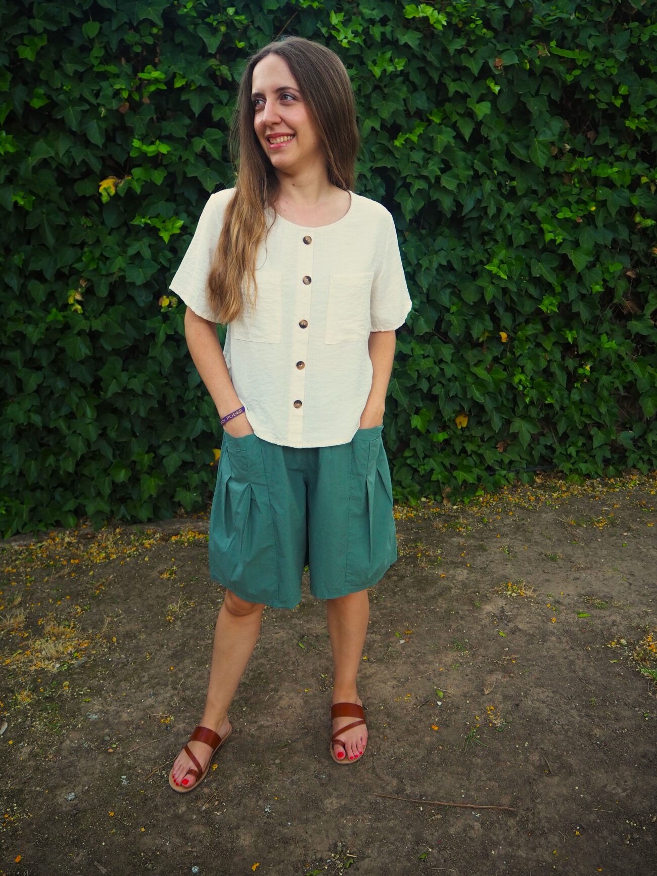 Pantalón corto efecto falda de algodón con pinzas verde